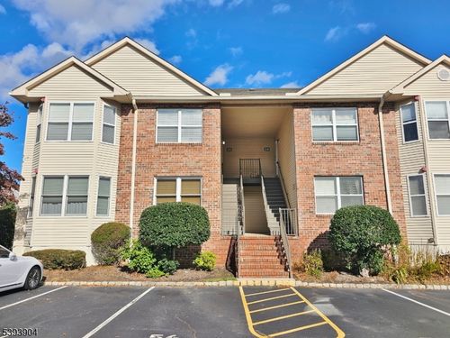 1 Frankie Ln, East Hanover, NJ, 07936-3575 | Card Image