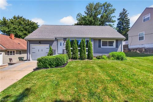 153 Far View Dr Sw, North Canton, OH, 44720-4275 | Card Image