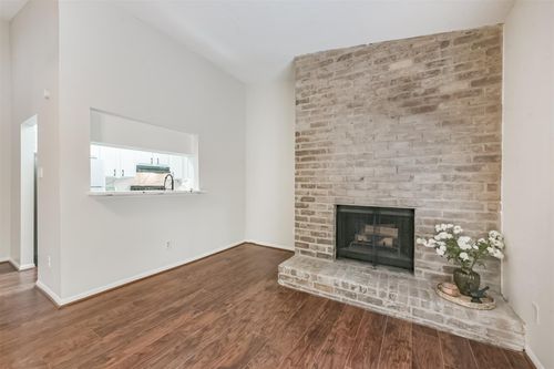 4d-2001 Bering Drive, Houston, TX, 77057 | Card Image