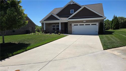 8365 Tralee Rd, Clemmons, NC, 27012-9176 | Card Image