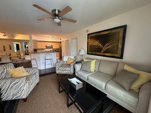 615-615 Villa Cir, Boynton Beach, FL, 33435-8913 | Card Image