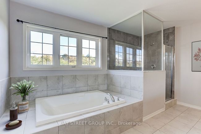 2433 Equestrian Cres, House other with 4 bedrooms, 4 bathrooms and 4 parking in Oshawa ON | Image 13