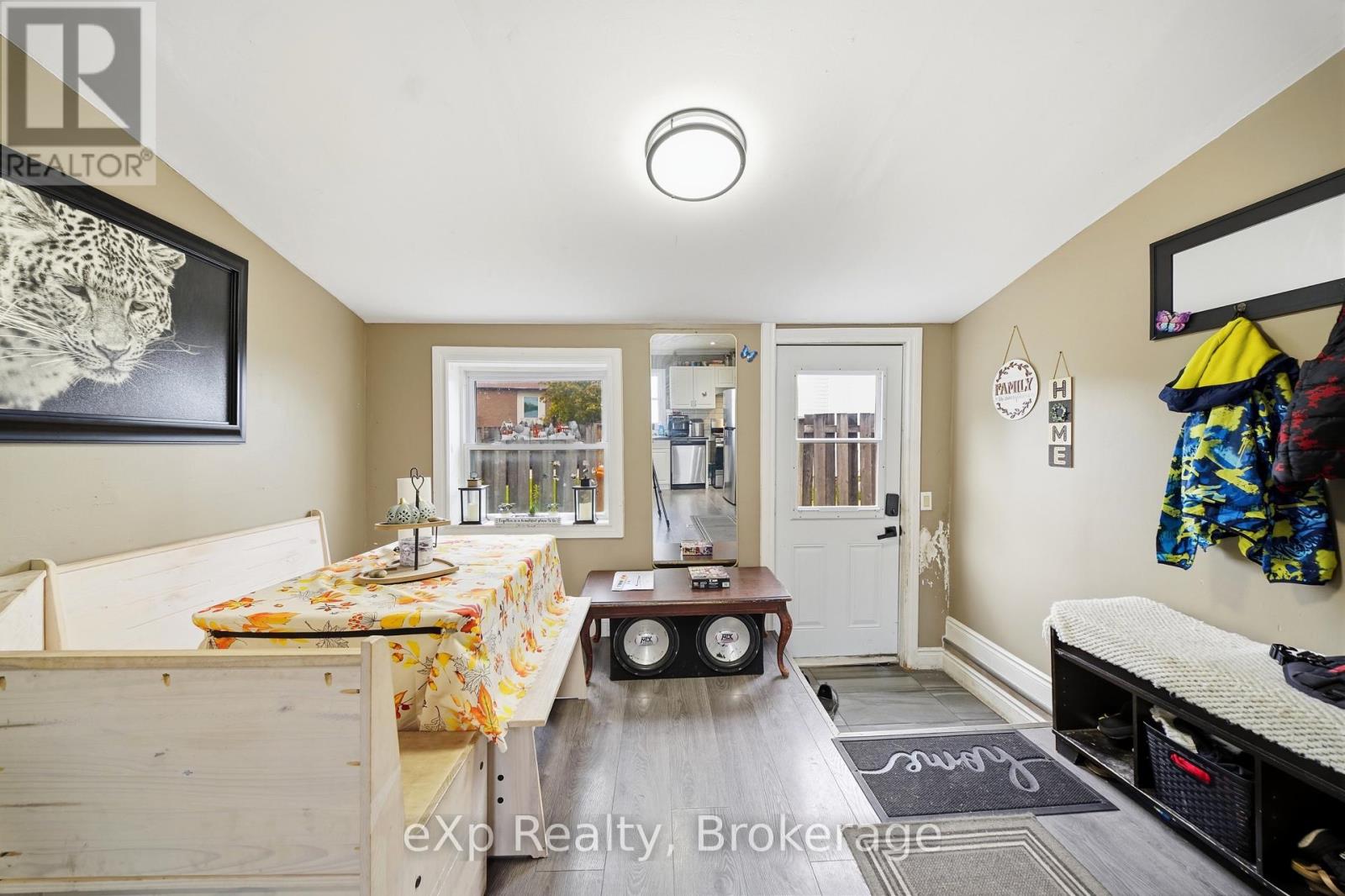 Residential in Belleville (Belleville Ward) 5