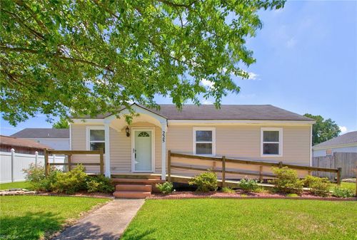 225 Castlewood Rd, Portsmouth, VA, 23702-2015 | Card Image
