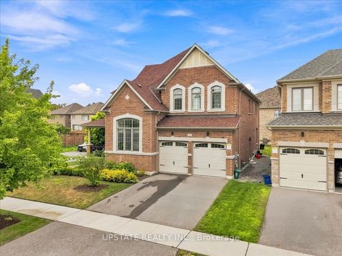 18 Blenheim Cir, Whitby, ON, L1P0E3 | Card Image
