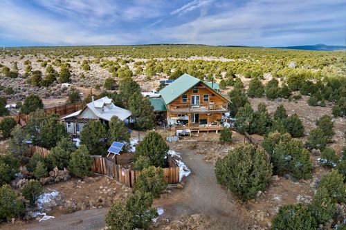 124 Colorado Rd, Tres Piedras, NM, 87577-8036 | Card Image