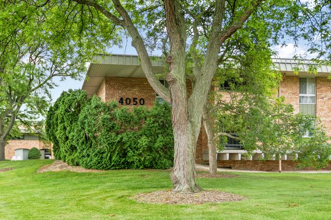 4050 W Rivers Edge Cir, Condo with 2 bedrooms, 1 bathrooms and null parking in Brown Deer WI | Image 44