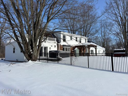 8665 Meskill Rd, Columbus, MI, 48063-1900 | Card Image