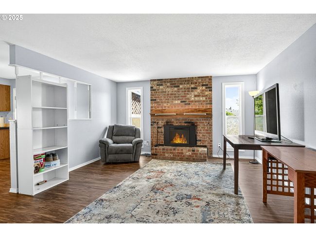Living Room-Fireplace | Image 9
