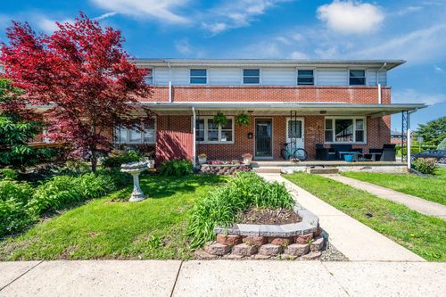 4 S Buttonwood St, FLEETWOOD, PA, 19522-1601 | Card Image