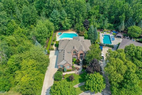 54344 Sweetwood Dr, Shelby Township, MI, 48315-1445 | Card Image