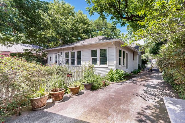609 Valencia St, House other with 3 bedrooms, 2 bathrooms and null parking in Dallas TX | Image 38