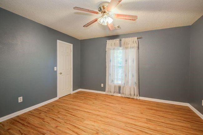 2917 Veva Dr, House other with 4 bedrooms, 3 bathrooms and 2 parking in Pearland TX | Image 32
