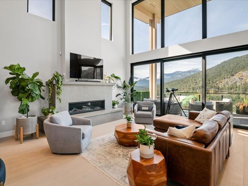 9292 Steller'S Way, Whistler, BC, V8E1M1 | Card Image