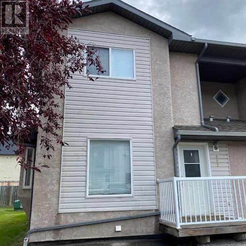 Crystal Lake Estates Grande Prairie Townhouses & Real Estate for Sale