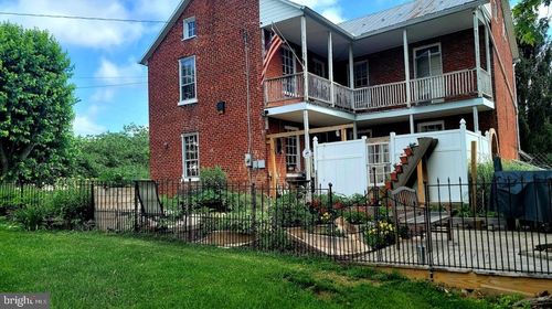 1-229 N Linden Ave, GREENCASTLE, PA, 17225-1021 | Card Image