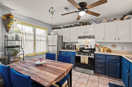 105 Scenic Dr, West Warwick, RI, 02893-7402 | Card Image