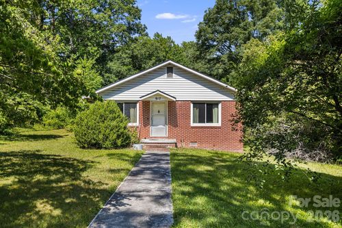 917 Fassifern Ct, Hendersonville, NC, 28791-3519 | Card Image