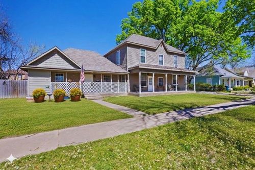 909 W Chestnut St, Denison, TX, 75020-3374 | Card Image
