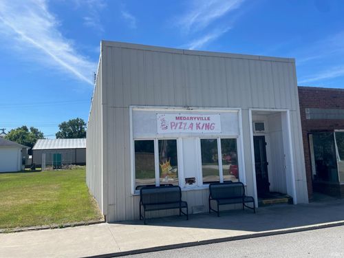 417 E Main St, Medaryville, IN, 47957-8200 | Card Image