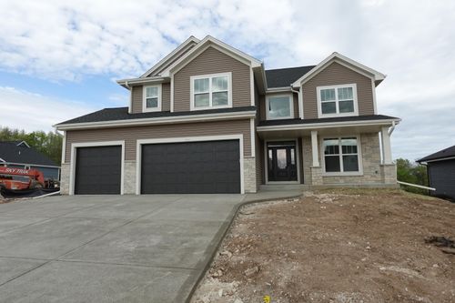 511 Woodside Ct, West Bend, WI, 53095-1214 | Card Image