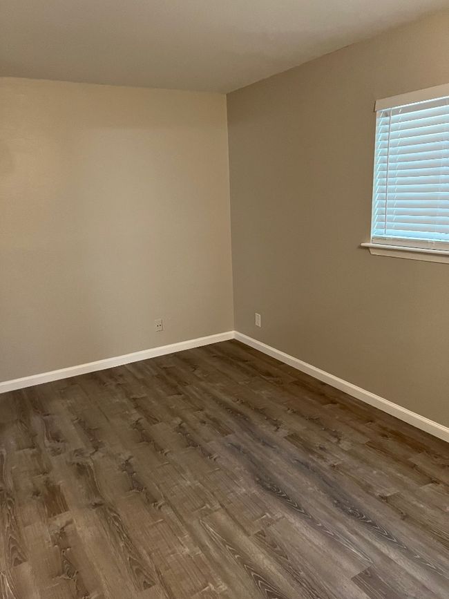 Spare room with dark wood-type flooring and baseboards | Image 20