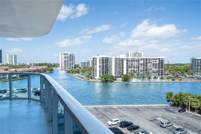 721 - 3800 S Ocean Dr, Condo with 2 bedrooms, 2 bathrooms and null parking in Hollywood FL | Image 2