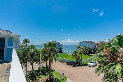 22921 Chiquita Street, House other with 5 bedrooms, 3 bathrooms and null parking in Galveston TX | Image 3