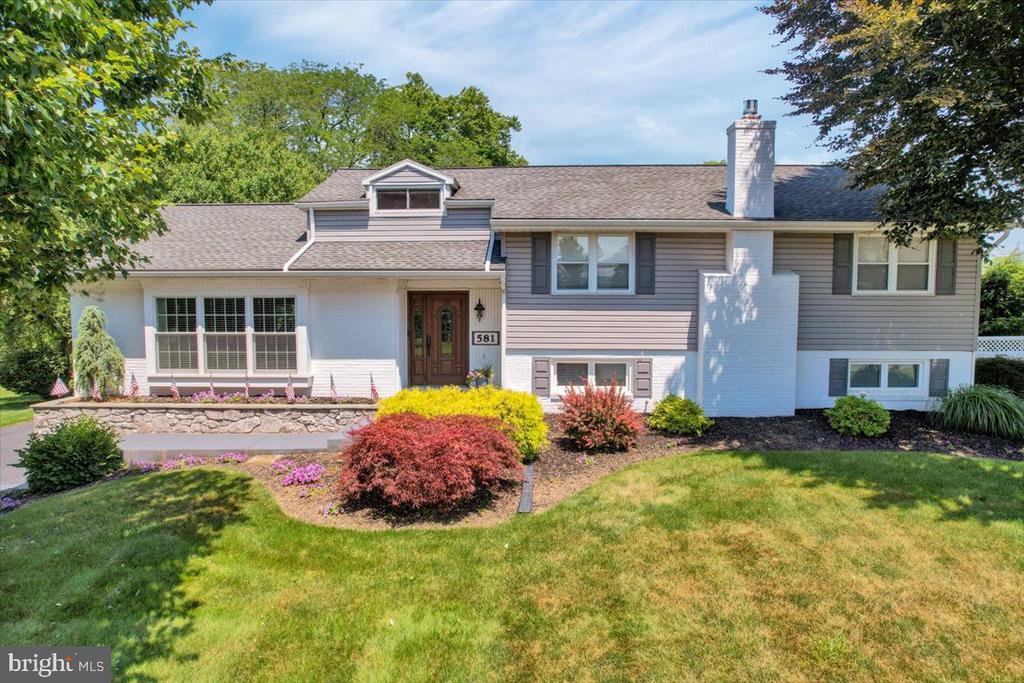Valley View Dr, New Holland, PA 17557