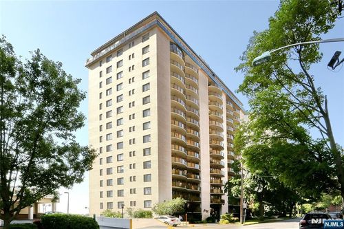 150 Overlook Ave, Hackensack, NJ, 07601-2206 | Card Image