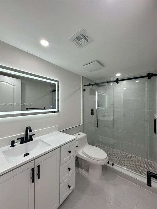 apt-c-8211 Nw 191st St, Hialeah, FL, 33015-5394 | Card Image