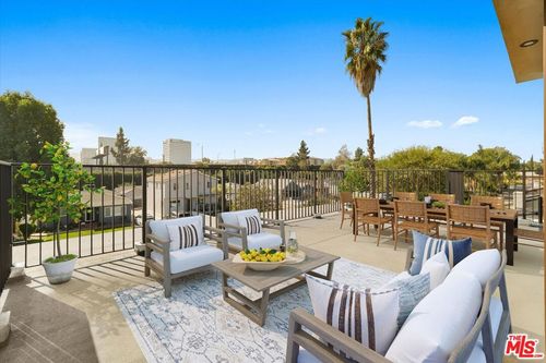 15207 Morrison St, Sherman Oaks, CA, 91403-1504 | Card Image