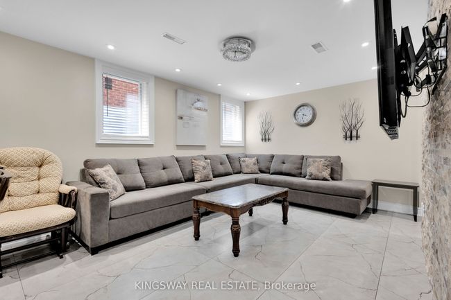 58 Leeward Dr, House other with 6 bedrooms, 5 bathrooms and 5 parking in Brampton ON | Image 33