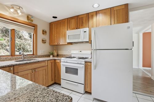 26-26 Valley Rd, Lynn, MA, 01902-1142 | Card Image