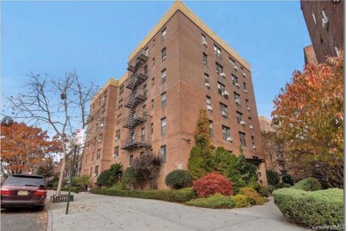 1r-7261 Shore Road, New York, NY, 11209 | Card Image