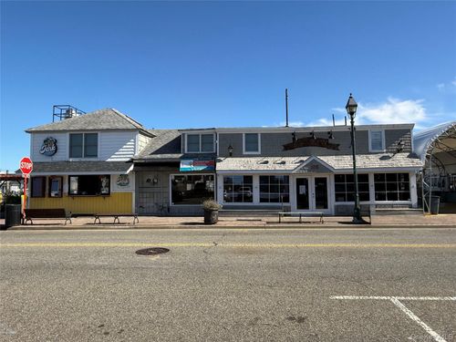 165 Woodcleft Ave, Freeport, NY, 11520-6364 | Card Image