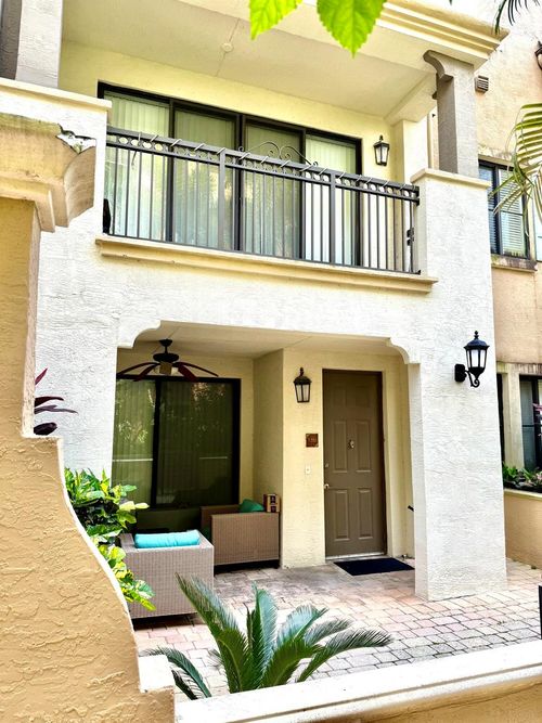 apt-220-3055 Nw 126th Ave, Sunrise, FL, 33323-6332 | Card Image