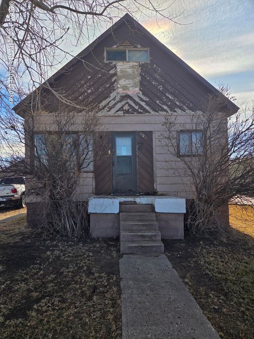 408 E South Ave, Glen Ullin, ND, 58631-7159 | Card Image