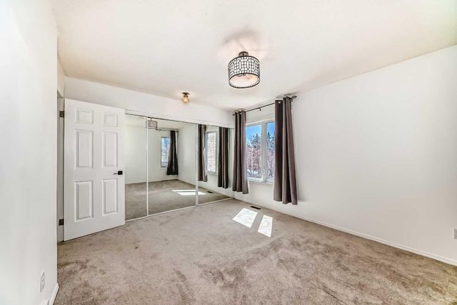 207 Coachway Rd Sw, House other with 3 bedrooms, 3 bathrooms and 2 parking in Calgary AB | Image 26
