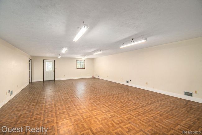Lower Level Work Room | Image 35