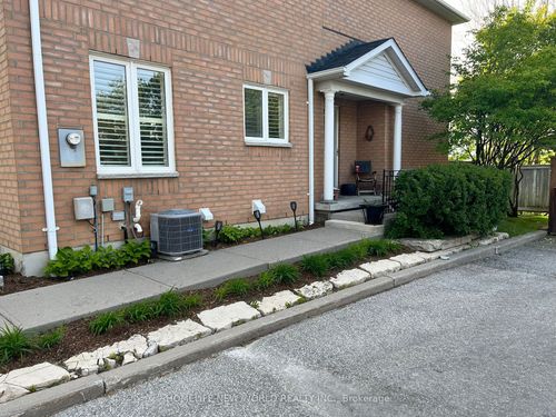 138-83 Mondeo Dr, Scarborough, ON, M1P5B6 | Card Image
