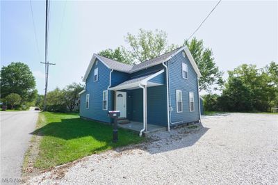 View of front of house with a front lawn | Image 1