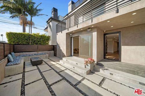 411 Grand Blvd, Venice, CA, 90291-4222 | Card Image