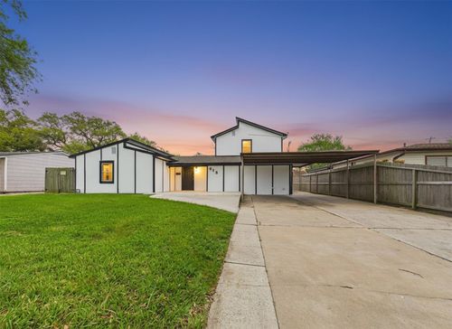 615 24th Ave N, Texas City, TX, 77590-5506 | Card Image