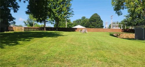 108 Shoreline Dr, Louisburg, KS, 66053-6403 | Card Image