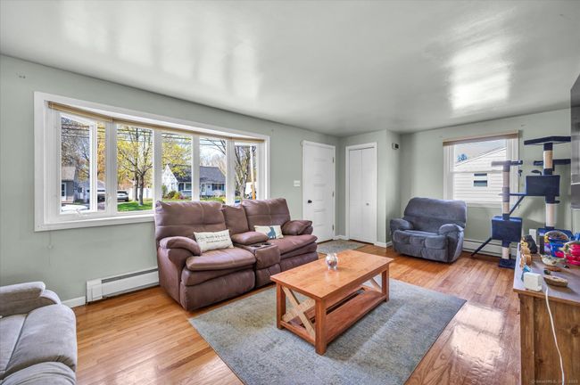 117 E Side Dr, House other with 3 bedrooms, 2 bathrooms and null parking in Wallingford CT | Image 6