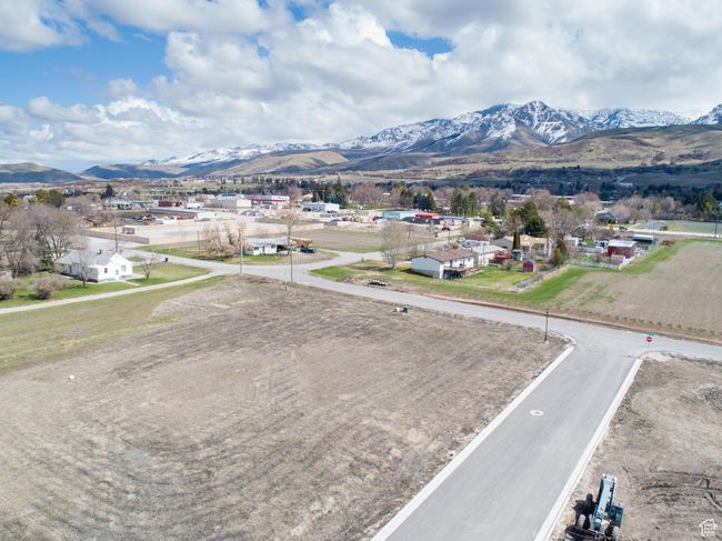 Aerial view with a mountain view | Image 9