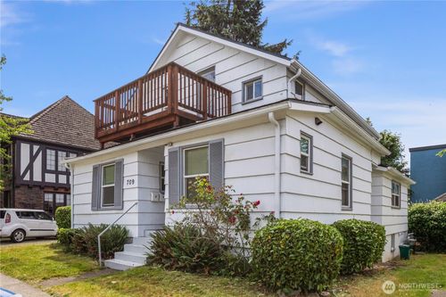 709 Ne 43rd St, Seattle, WA, 98105-6906 | Card Image