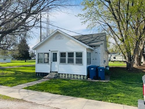 401 E Wood St, Colfax, IL, 61728-9223 | Card Image