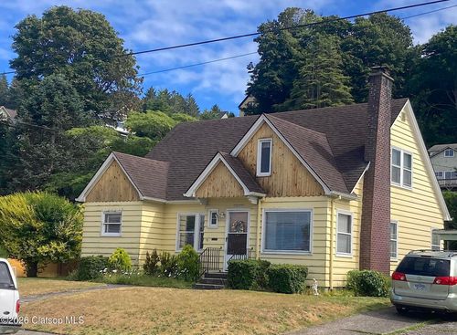 3647 Duane St, Astoria, OR, 97103-2420 | Card Image